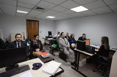 Tribunal decide sobre caso “Celular para Tío Rico” tras audiencia preliminar