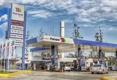 Ministro de Economía presiona a Petropar para bajar precios de combustibles