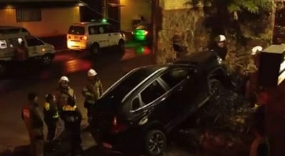 Mujeres se llevan un susto al chocar contra la fachada de un motel en San Lorenzo