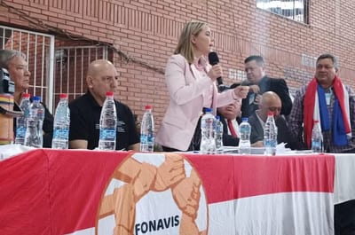 Lizarella promete viviendas dignas en medio de controversias por su mansión
