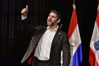 “Nenecho” recibe críticas tras mensaje por el Día de la Bandera