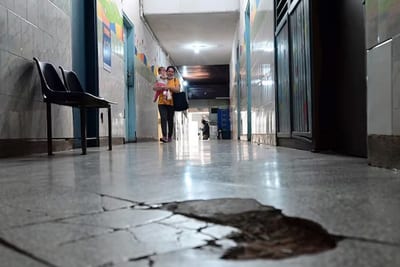 Reportaje expone crisis del sistema de salud público