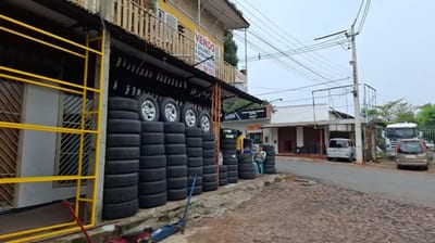 Cliente es baleado y robado en una gomería de Acceso Sur