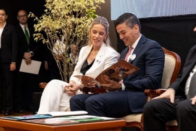 Santiago Peña presentó el Programa Nacional de Cuidados Alternativos y Adopción, que busca brindar un entorno familiar a cientos de niños