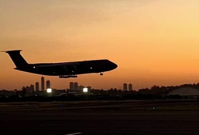 El super avión C-5 Super Galaxy regresa a Paraguay con ayuda para emergencias