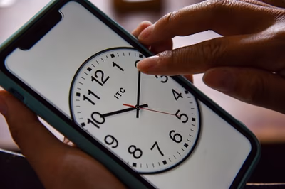 El horario de verano se adelanta: Peña promete horario único