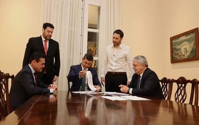 Más de 400 contratados pasan a ser funcionarios permanentes