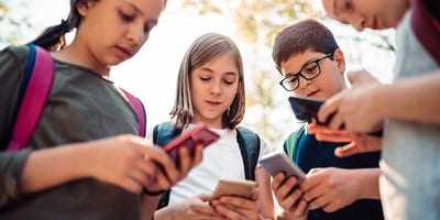 Pedagogos alertan sobre riesgos de la dependencia tecnológica