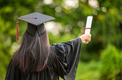 Solo uno de diez universitarios paraguayos termina su carrera