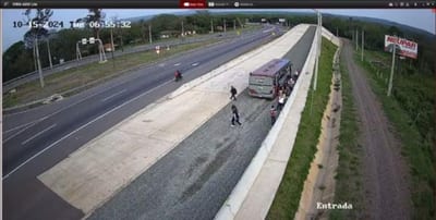 Camión y colectivo usan rampa de frenado en Pedrozo y evitan tragedia