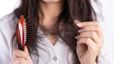 Causas y soluciones para la caída excesiva del cabello