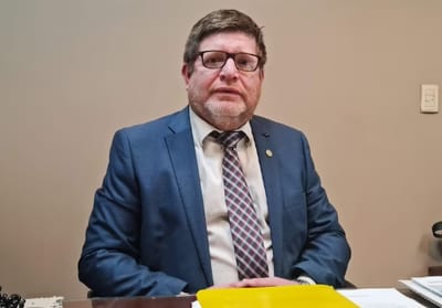 Imputan a funcionario de Diputados por ejercicio ilegal