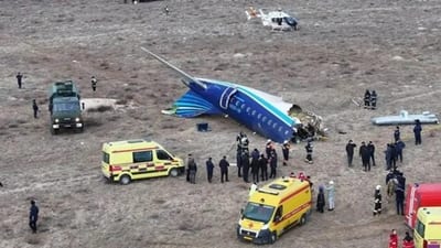 Avión se estrella en Kazajistán con decenas de víctimas mortales