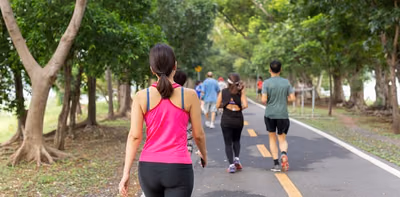Optimiza tus caminatas para cuidar el corazón