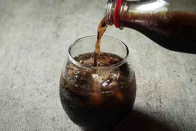 Las bebidas azucaradas: un problema global de salud pública