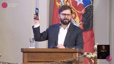 Presidente chileno critica la hiperconectividad: elige un teléfono sin WhatsApp