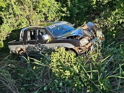 Camioneta cae 120 metros en el cerro Caacupé tras falla mecánica