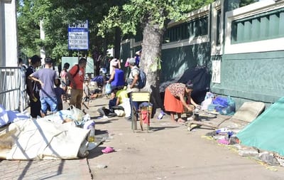 Indígenas regresan al Indi y exigen tierras y asistencia