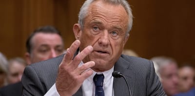 Robert Kennedy Jr. asume como secretario de Salud en medio de controversia