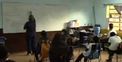 Escuela indígena reclama muebles y kits escolares