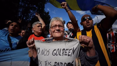 Protestas de jubilados en Argentina generan violentos enfrentamientos
