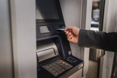 Salarios públicos absorben casi 60% de los ingresos tributarios