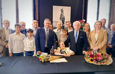 Renée Ferrer recibe el Cervantes Chico en Paraguay