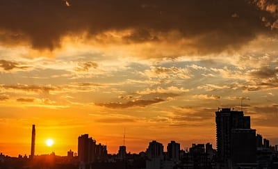 Viernes caluroso y lluvias aisladas en el sur del país
