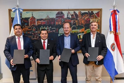 Paraguay firma acuerdo de Yacyretá con tarifa USD 28 MWh