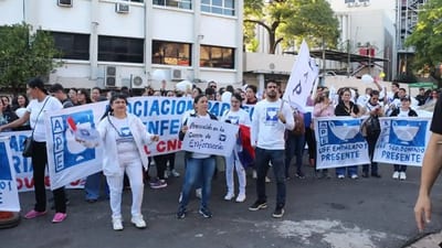 Marea blanca: Enfermeros marcharán por mejoras y contra privatización