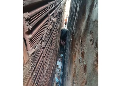 Recolectores rescatan a niña atrapada en Pedro Juan