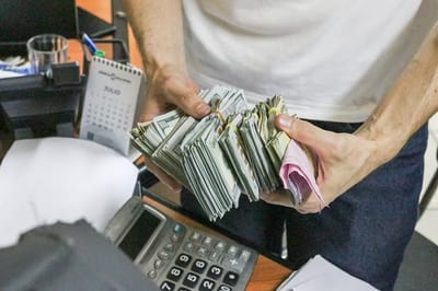 Imputan a tres funcionarios por coimas en oficina de la DNIT