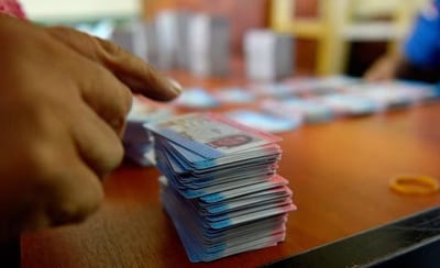 Juez ordena eliminar el “de” en apellido de casada