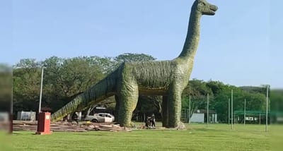 Pirayú inaugura la escultura de dinosaurio más grande del país