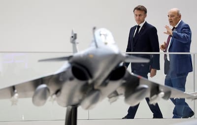 Francia enviará aviones a Polonia y Reino Unido sanciona a Rusia