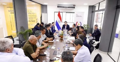 Se paraliza huelga de choferes del transporte público