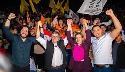 Mujica lanza candidatura con respaldo de la oposición