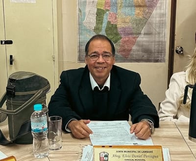 Denuncian millonarias deudas de concejal aliado al clan Arévalo