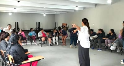 Mujeres del COMPLE inician reinserción con arte y poesía