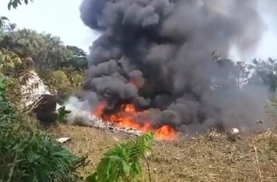Avión militar con más de 100 soldados cae en Colombia