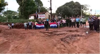 Vecinos reclaman empedrado en Tajy Loma