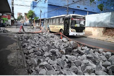 Caos en Azara por obras y ausencia de la PMT