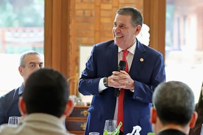 Horacio Cartes confirma que buscará su reelección al frente de la ANR