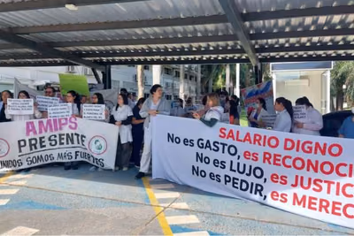 Salud confirma 446 renuncias de médicos en hospitales