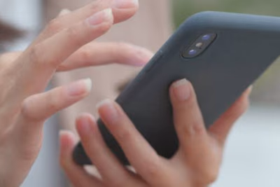 Scroll infinito: por qué cuesta tanto dejar el celular