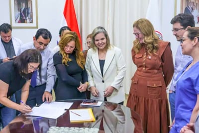 Salud frena renuncias de médicos especialistas con acuerdo