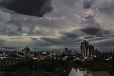 ¿Están preparados los edificios de Paraguay para tormentas?