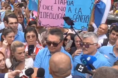 Presentan 50.000 firmas para penalizar contenidos de género
