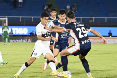 Olimpia empata con Nacional y comparte la cima con Libertad