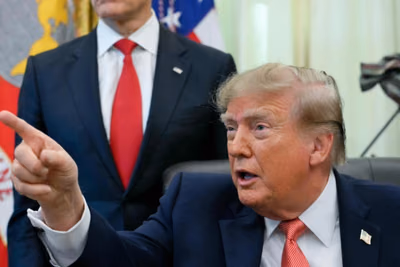 Trump increpa a periodista durante acto en la Casa Blanca